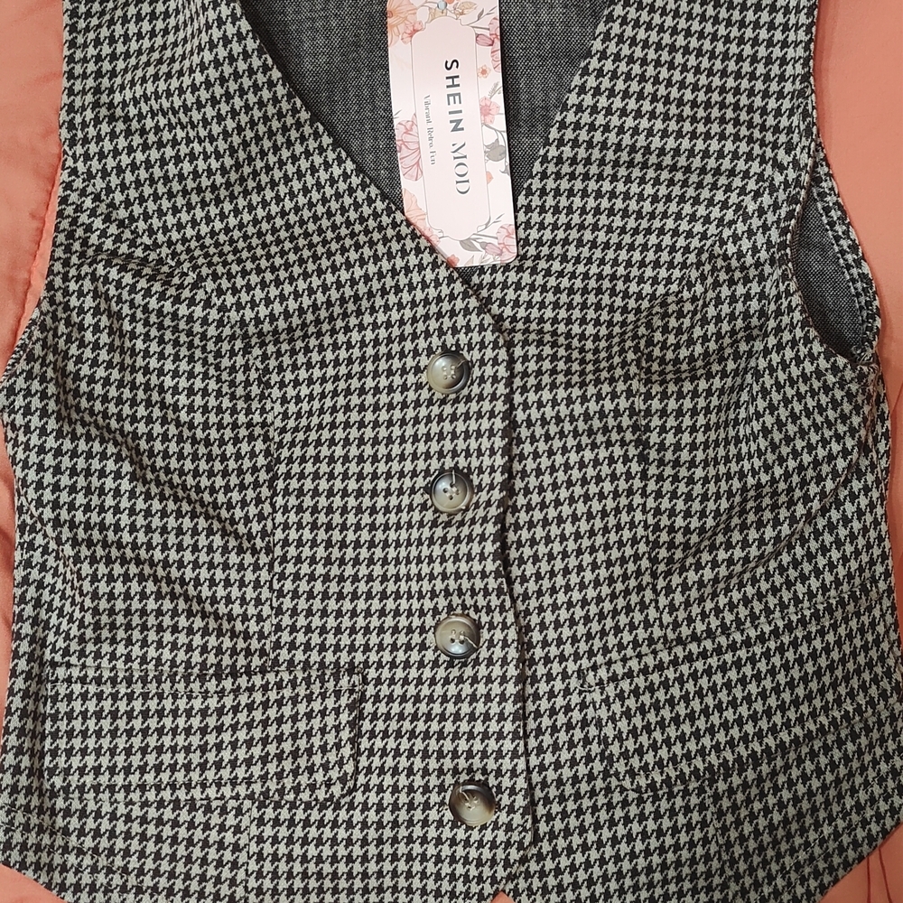SHEIN Black and White Houndstooth Vest
